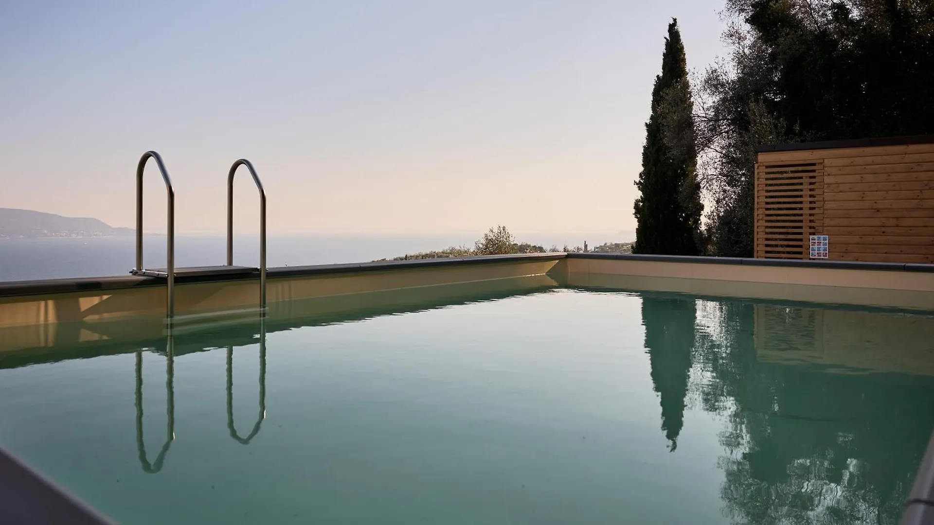 Colago Private Villas Lake Garda トスコラーノ・マデルノ イタリア